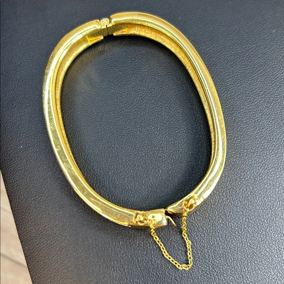 Vintage Swarovski gold-tone hinged  bracelet with clear crystals marked S.A.L - Picture 4 of 4